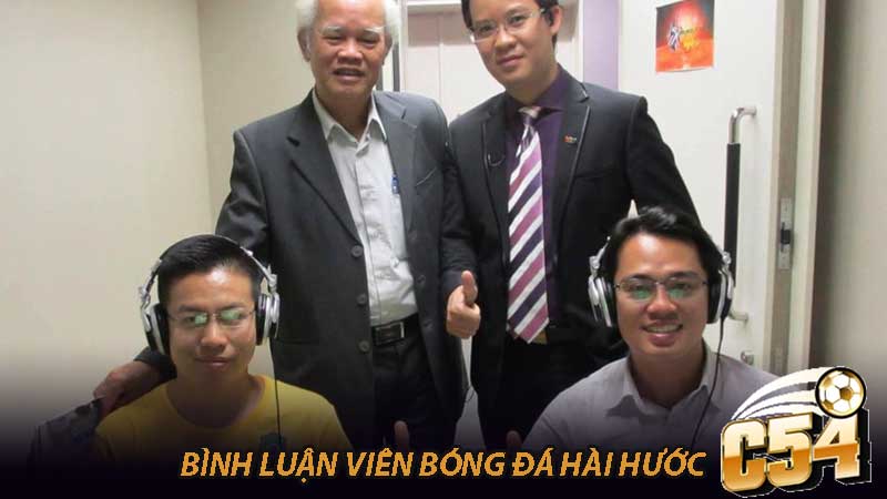 Bình luận viên bóng đá hài hước thổi hồn cho những trận cầu